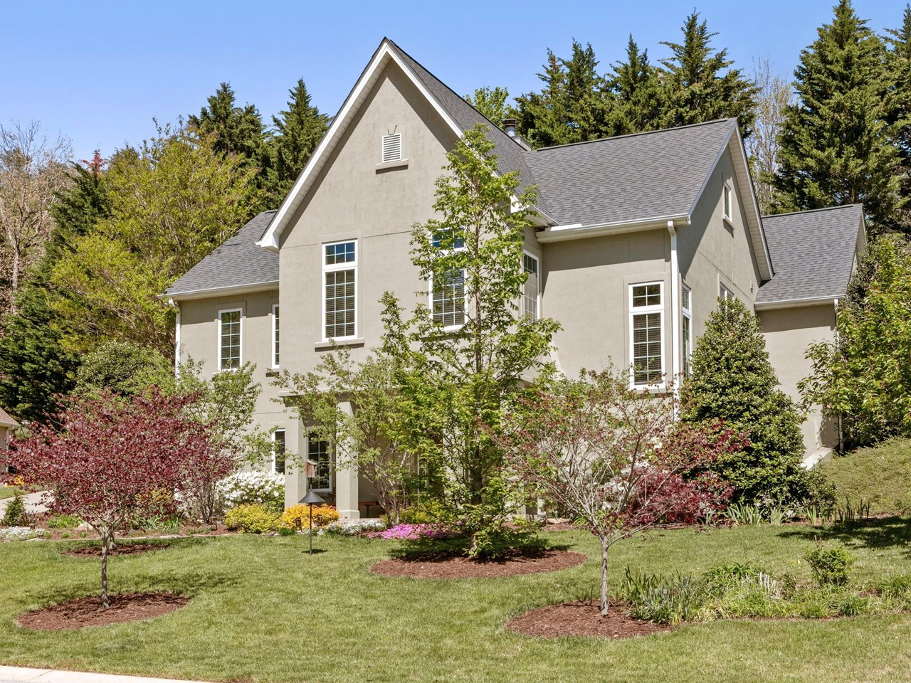 405 Mistletoe Trail 